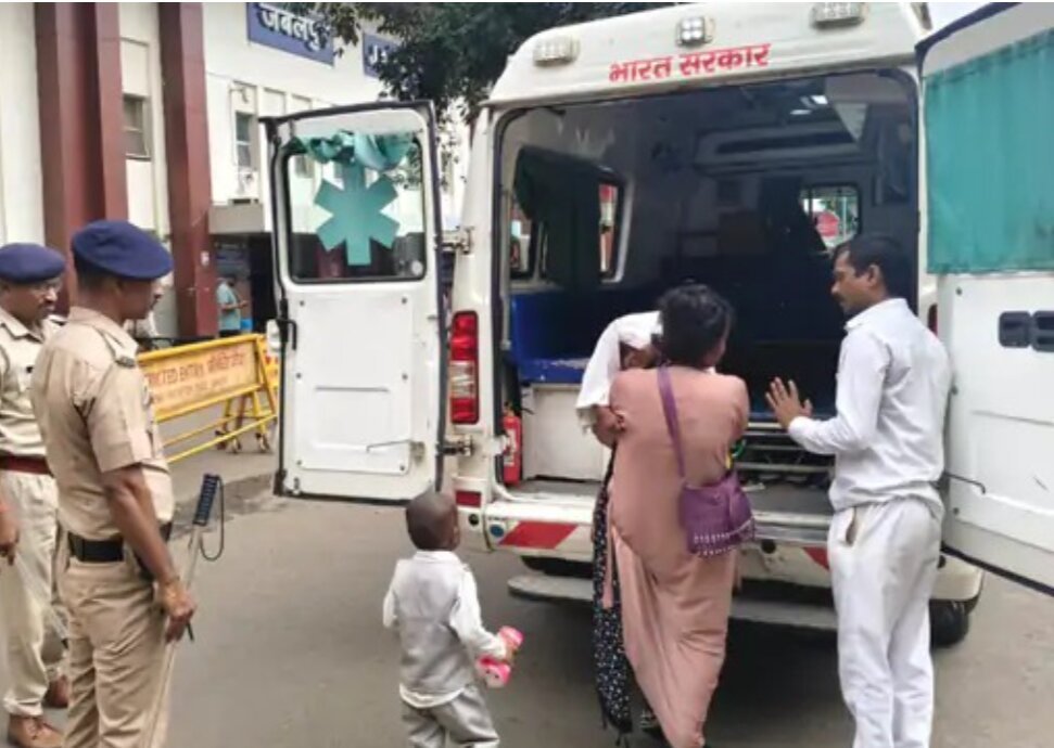 Jabalpur Train Accident: मां मोबाइल देख रही थी, चलती ट्रेन से गायब हो गई बच्ची,जानें फिर क्या हुआ